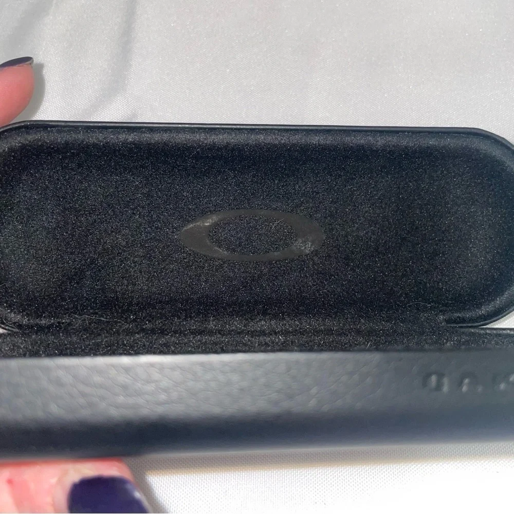 OAKLEY BLACK SMALL AUTHENTIC CLAMSHELL EYEGLASSES HARD CASE
